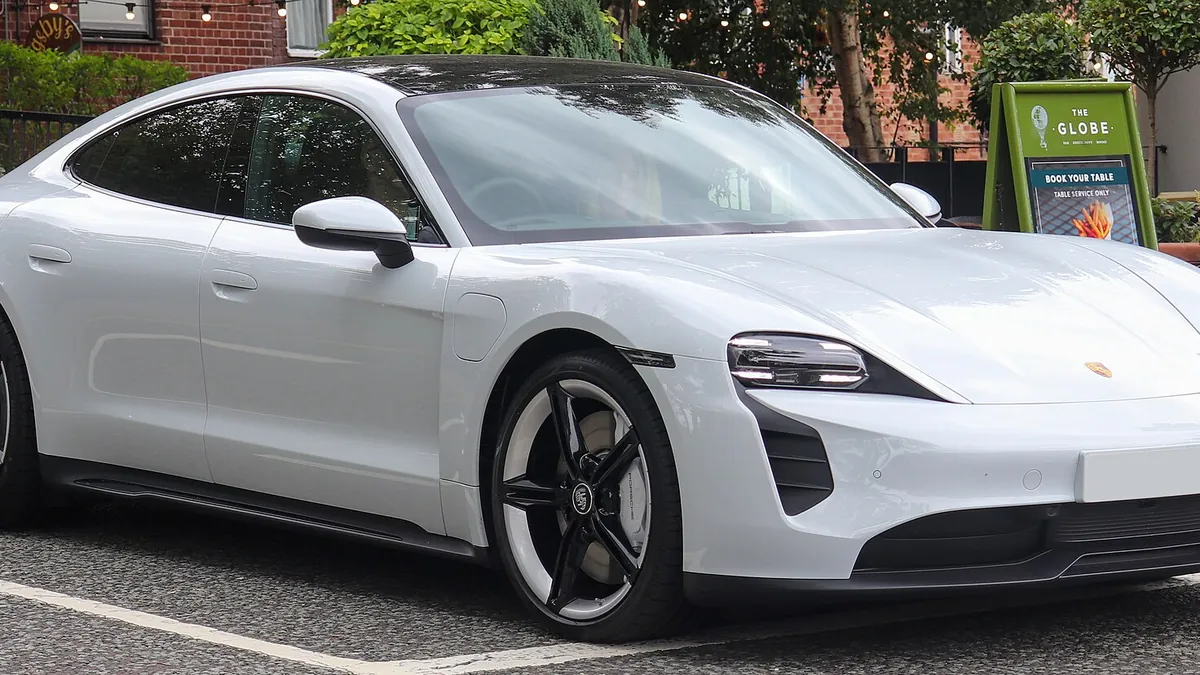 Porsche Taycan Cross Turismo